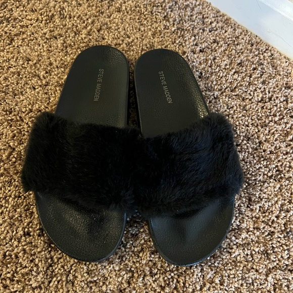 Steve Madden Shoes - Steve Madden Women's Black Fuzzy Slides Size US 9